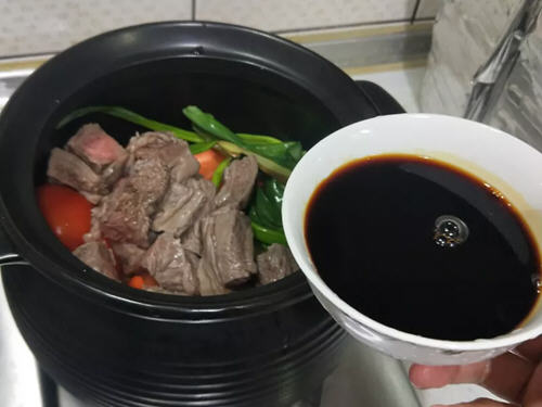 红烧牛肋条肉简单又美味，口感软烂非常下饭