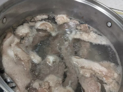 红烧牛肋条肉简单又美味，口感软烂非常下饭