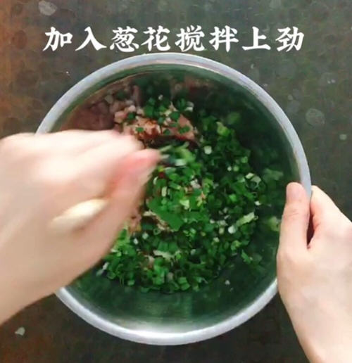 想要包子好吃的灵魂：葱香鲜肉包子馅