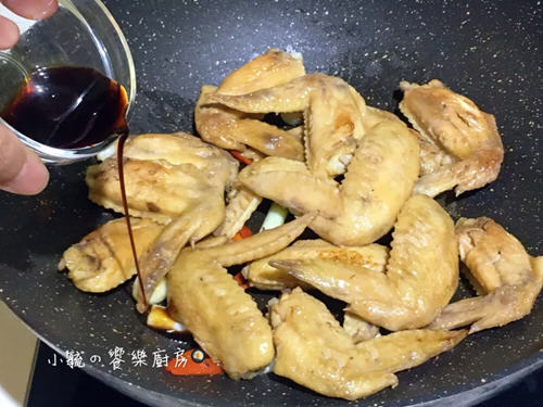 酱汁咸甜，肉质软嫩的家常版可乐烧鸡翅