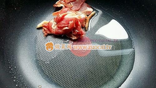 胡萝卜炒腊肉的做法