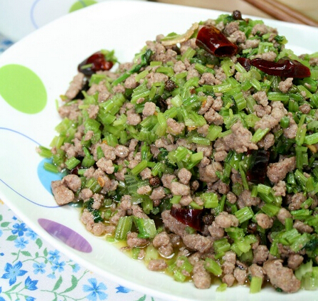 芹菜炒牛肉末的做法(芹菜炒牛肉末的做法步骤)