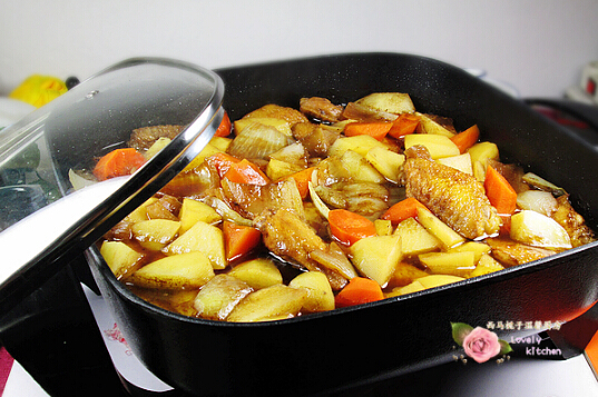 土豆洋葱焖鸡翅(洋葱土豆烤鸡翅)