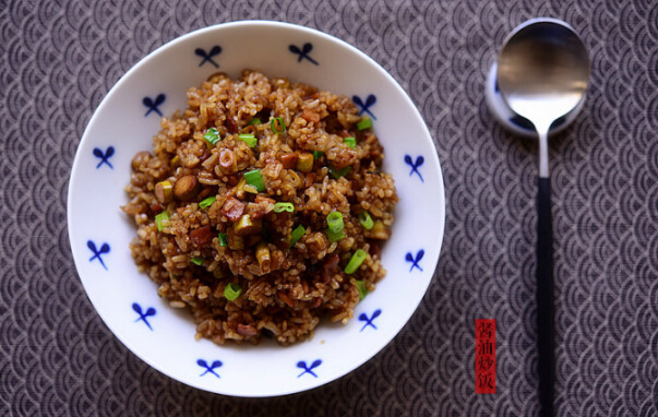 酱油炒饭的有图做法,酱油炒饭怎么做好吃,酱油炒饭的的家常做法