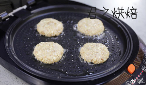 电饼铛烤豆腐肉饼，口感独到，鲜香可口