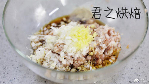 电饼铛烤豆腐肉饼，口感独到，鲜香可口