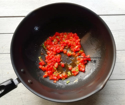 maduogn美食网教大家用剩饺子皮做东北疙瘩汤