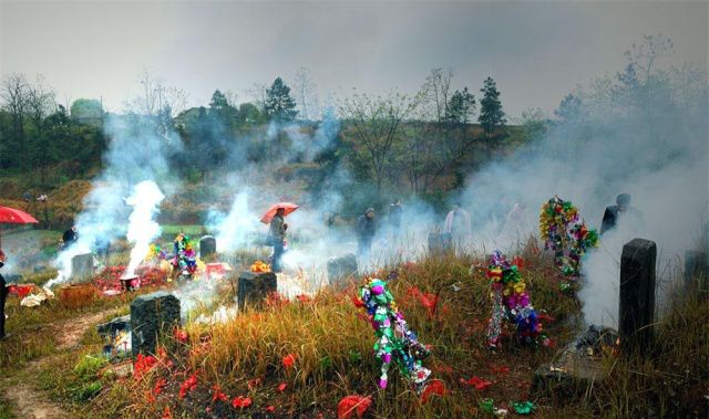  正月初二祭祖有什么讲究（正月初二可以给祖先上香吗）